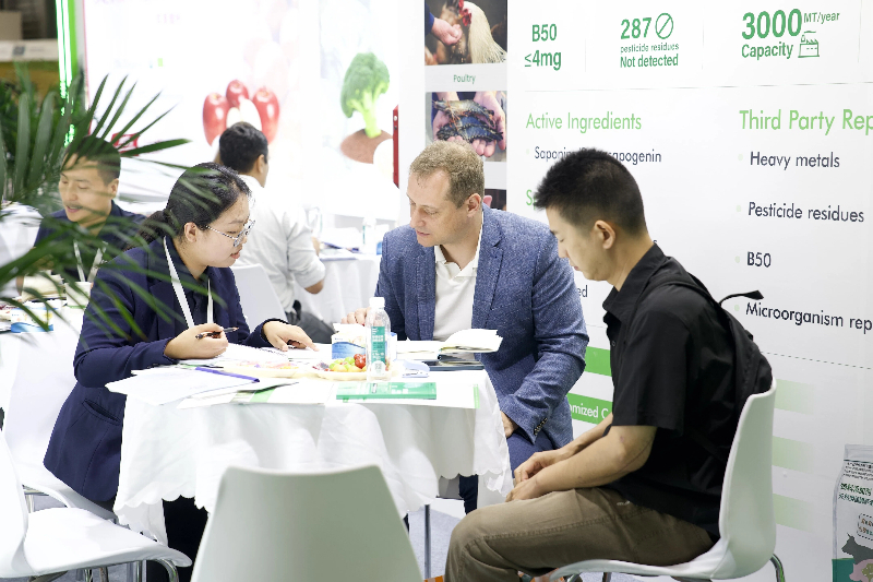	Wellgreen sales team consulting client at booth