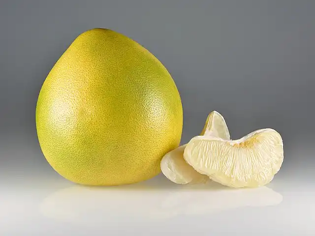 Are there any side effects or risks associated with pomelo extract?